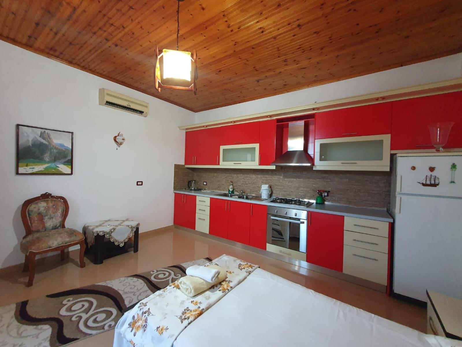 Sara Guesthouse Μπεράτ Εξωτερικό φωτογραφία