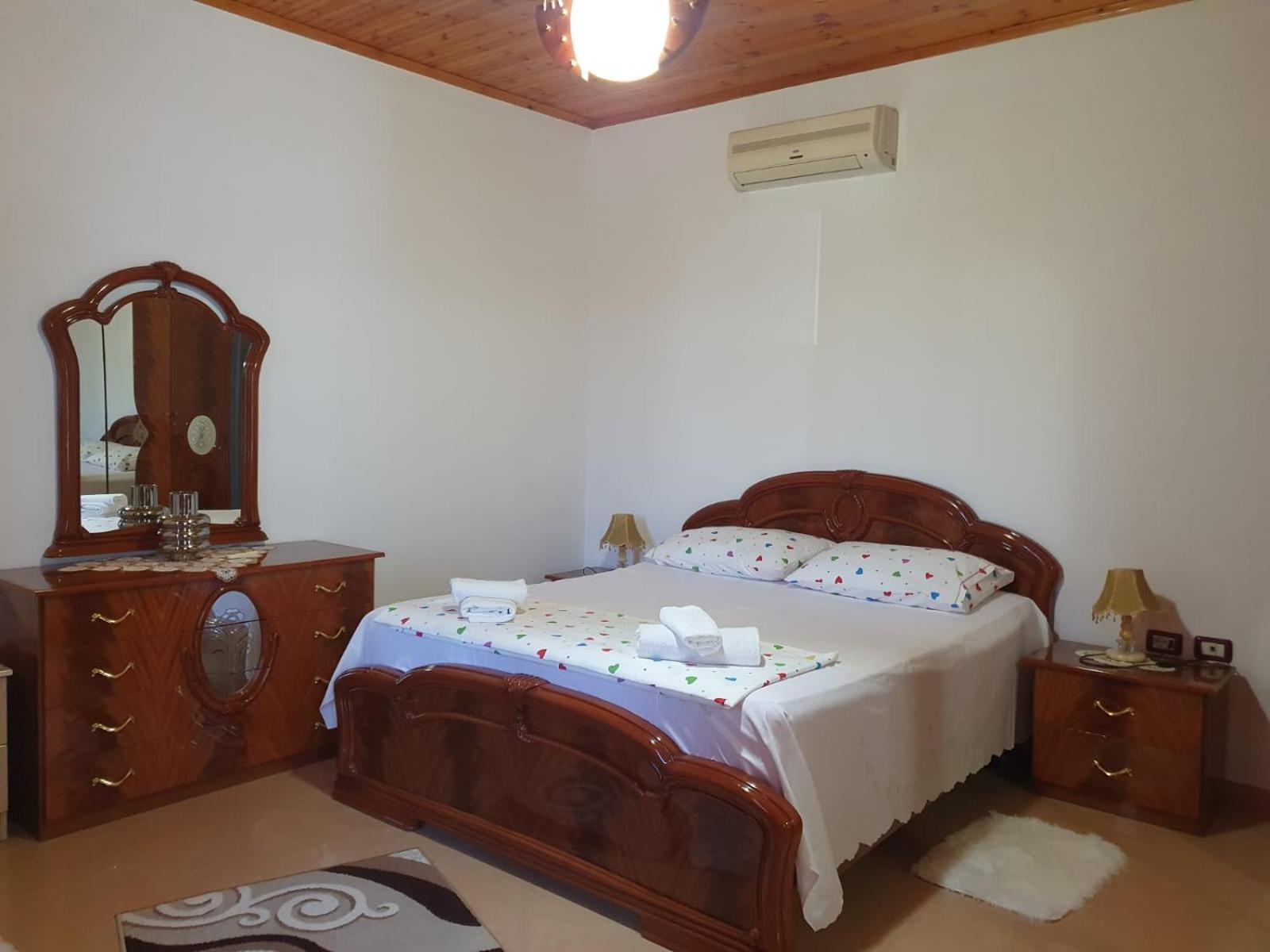 Sara Guesthouse Μπεράτ Εξωτερικό φωτογραφία