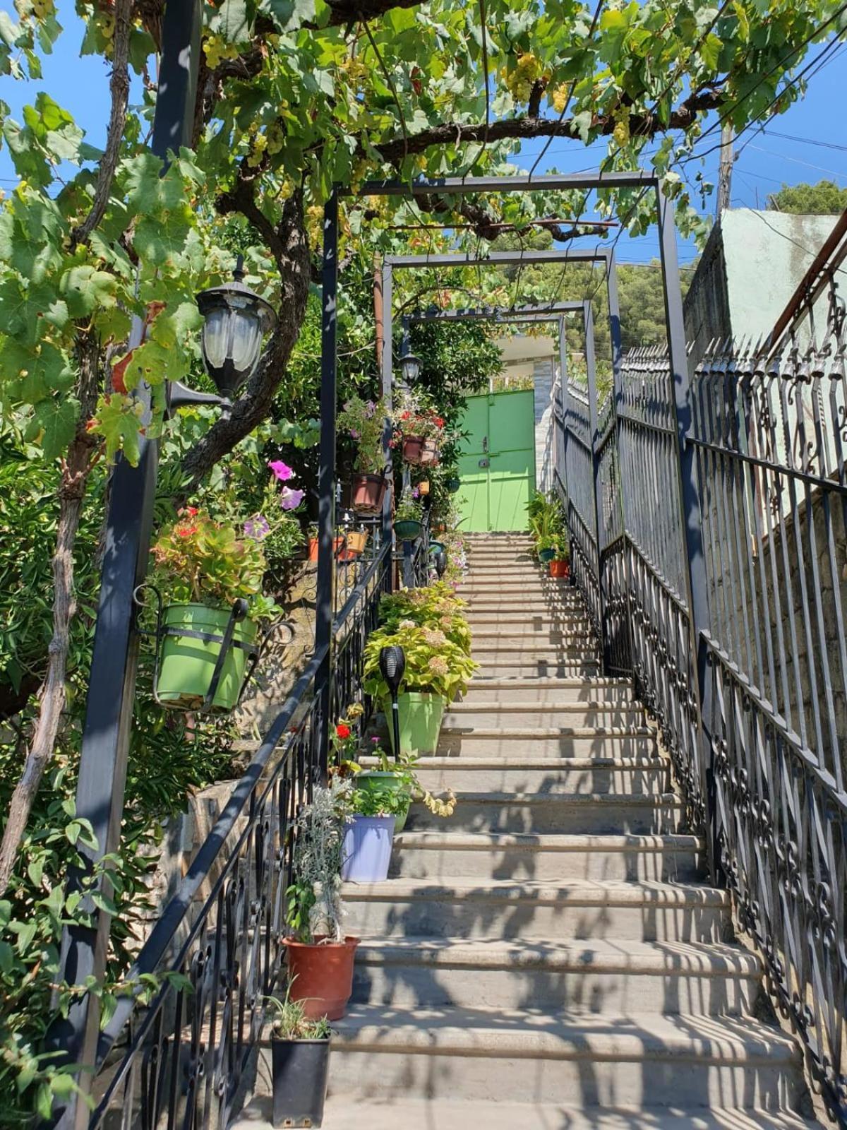 Sara Guesthouse Μπεράτ Εξωτερικό φωτογραφία