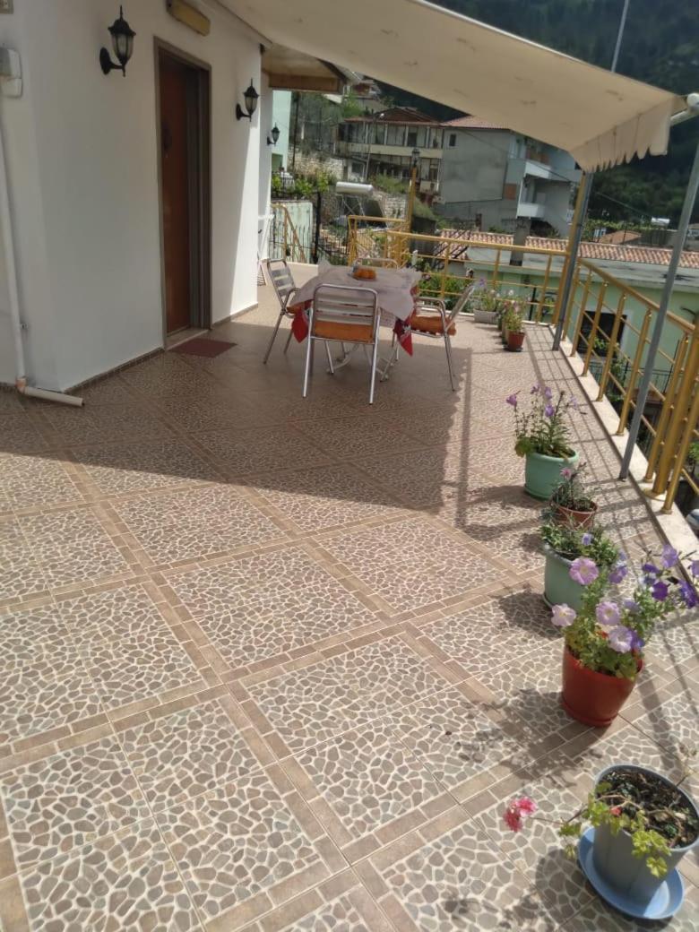 Sara Guesthouse Μπεράτ Εξωτερικό φωτογραφία